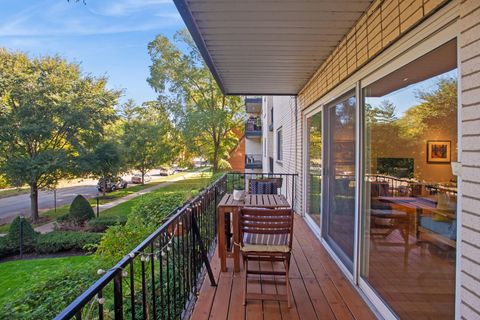 Tiny photo for 820 Oakton Street #2A, Evanston, IL 60202 (MLS # 12675374)