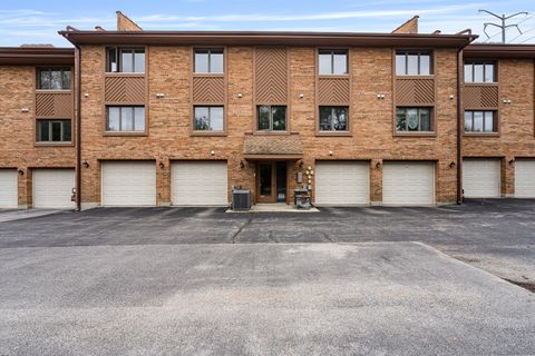 Tiny photo for 7962 Garfield Avenue #110, Burr Ridge, IL 60527 (MLS # 12488652)