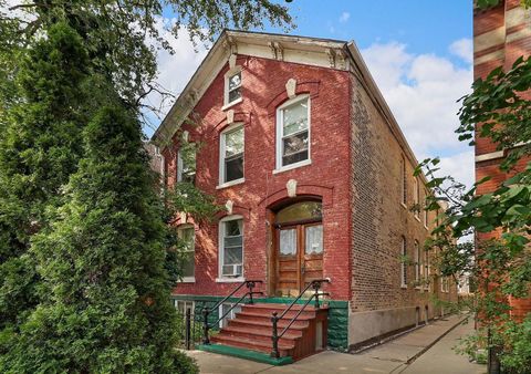 1430 W Superior Street 2R Chicago IL 60642