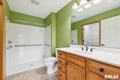 Tiny photo for 1713 Garrett Avenue, Clinton, IA 52732 (MLS # QC4267270)