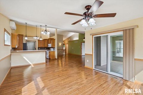 Tiny photo for 1713 Garrett Avenue, Clinton, IA 52732 (MLS # QC4267270)