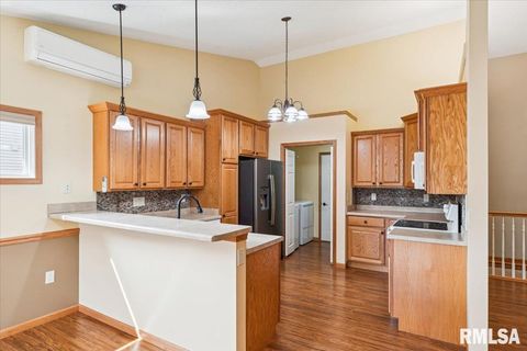 Tiny photo for 1713 Garrett Avenue, Clinton, IA 52732 (MLS # QC4267270)