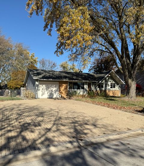Photo of 655 W Comstock Avenue, Elmhurst, IL 60126 (MLS # 12636738)