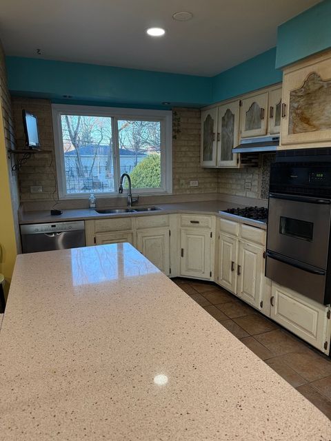 Tiny photo for 655 W Comstock Avenue, Elmhurst, IL 60126 (MLS # 12636738)