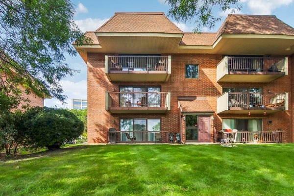 101 E JANATA BLVD APT 3B, LOMBARD, IL 60148 - Image e4a5eae5ce0e088ce315b4e1ed729d94/4023446485