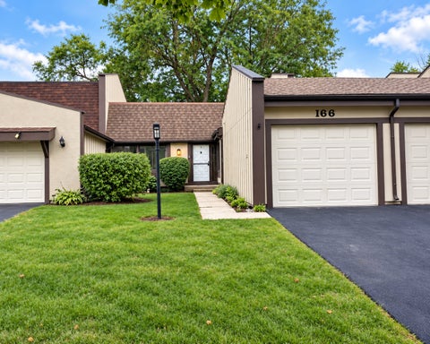 Photo of 166 Cascade Drive, Indian Head Park, IL 60525 (MLS # 12755184)