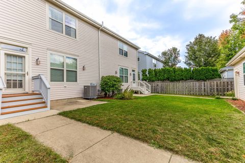 Tiny photo for 2554 W LAKE Avenue, Glenview, IL 60026 (MLS # 12491195)