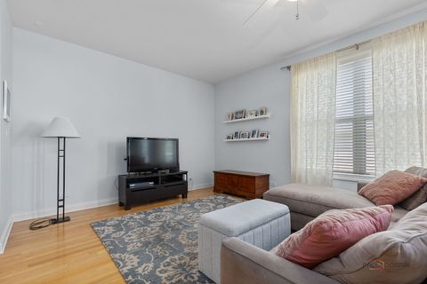 Tiny photo for 2554 W LAKE Avenue, Glenview, IL 60026 (MLS # 12491195)