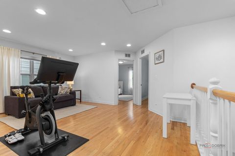 Tiny photo for 2554 W LAKE Avenue, Glenview, IL 60026 (MLS # 12491195)