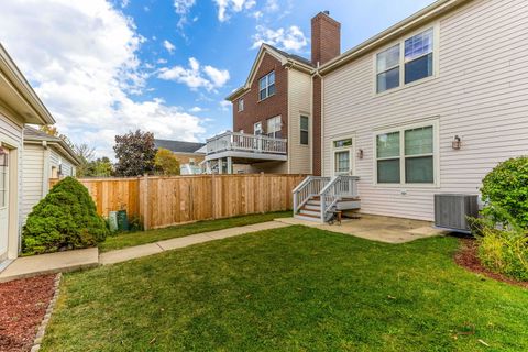 Tiny photo for 2554 W LAKE Avenue, Glenview, IL 60026 (MLS # 12491195)