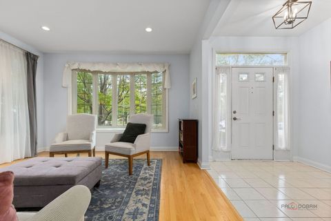 Tiny photo for 2554 W LAKE Avenue, Glenview, IL 60026 (MLS # 12491195)