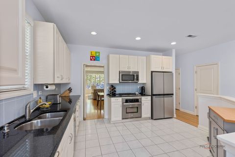 Tiny photo for 2554 W LAKE Avenue, Glenview, IL 60026 (MLS # 12491195)