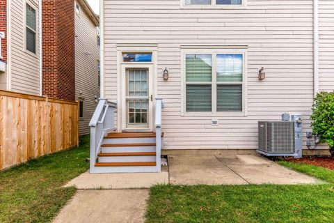 Tiny photo for 2554 W LAKE Avenue, Glenview, IL 60026 (MLS # 12491195)