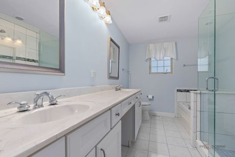 Tiny photo for 2554 W LAKE Avenue, Glenview, IL 60026 (MLS # 12491195)