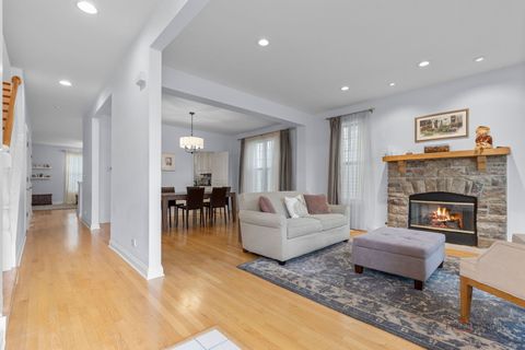 Tiny photo for 2554 W LAKE Avenue, Glenview, IL 60026 (MLS # 12491195)