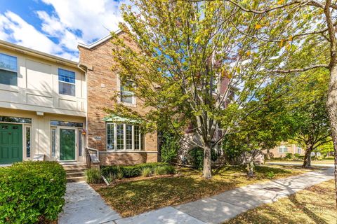 Tiny photo for 2554 W LAKE Avenue, Glenview, IL 60026 (MLS # 12491195)
