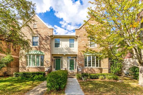 Photo of 2554 W LAKE Avenue, Glenview, IL 60026 (MLS # 12491195)