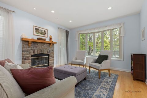 Tiny photo for 2554 W LAKE Avenue, Glenview, IL 60026 (MLS # 12491195)