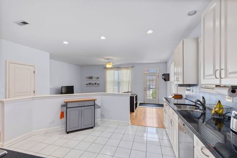 Tiny photo for 2554 W LAKE Avenue, Glenview, IL 60026 (MLS # 12491195)