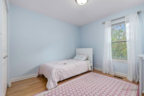 Tiny photo for 2554 W LAKE Avenue, Glenview, IL 60026 (MLS # 12491195)
