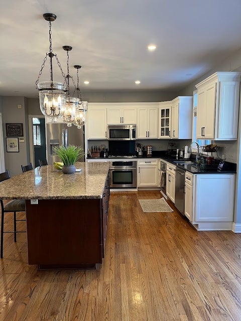 Tiny photo for 210 Persimmon Drive, St. Charles, IL 60174 (MLS # 12637640)