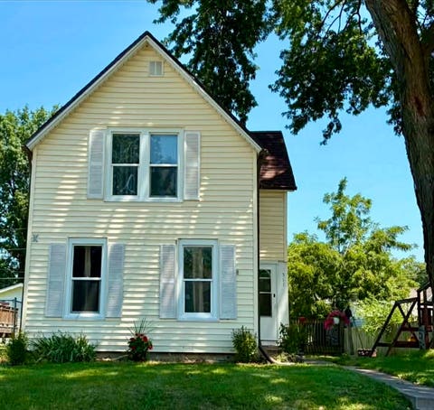 Photo of 511 S Dittmer Street, Davenport, IA 52802 (MLS # 12704391)