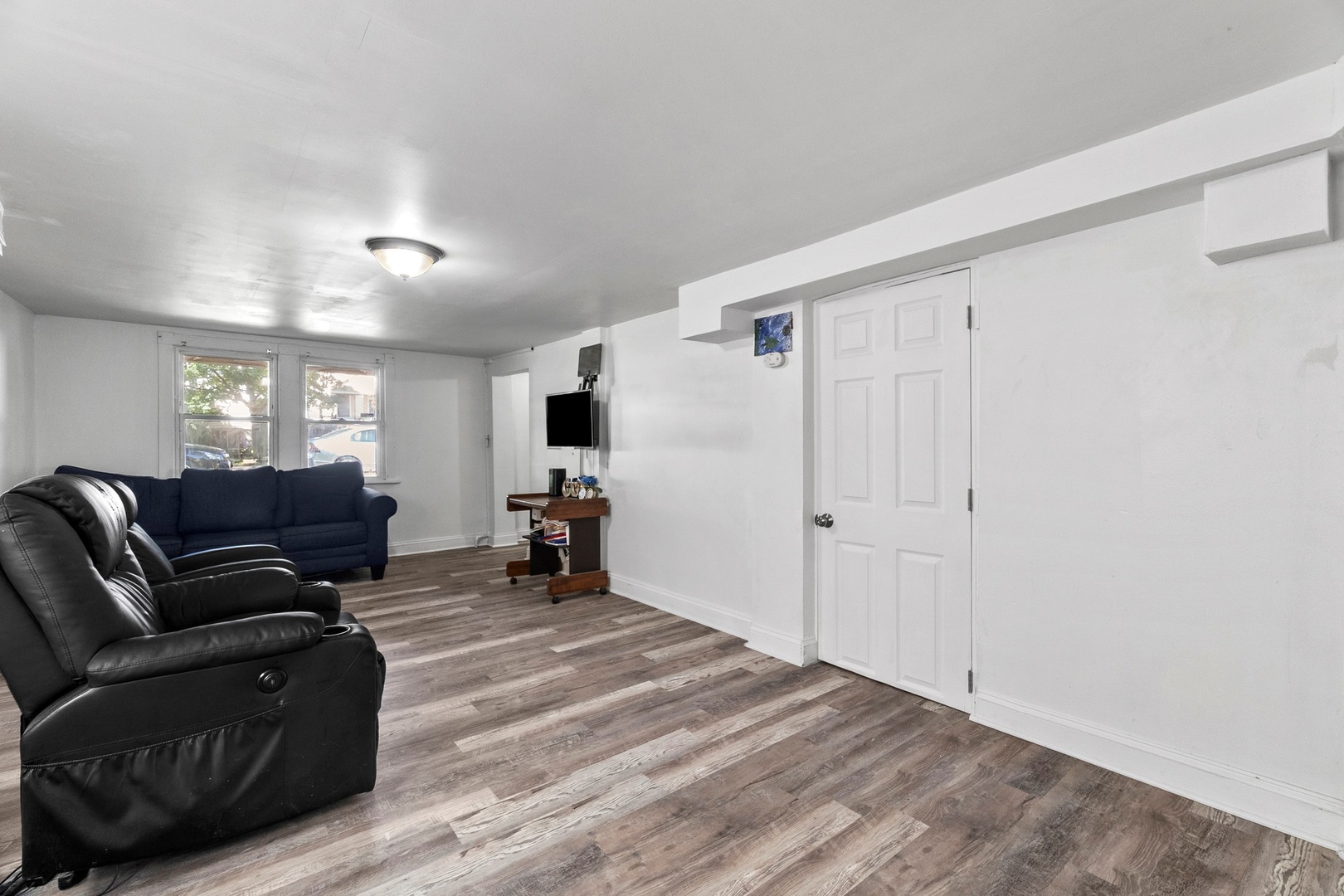 1225 S 49th Court