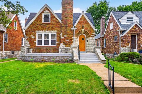 Photo of 5410 Tholozan Avenue, Saint Louis, MO 63109 (MLS # 12688329)