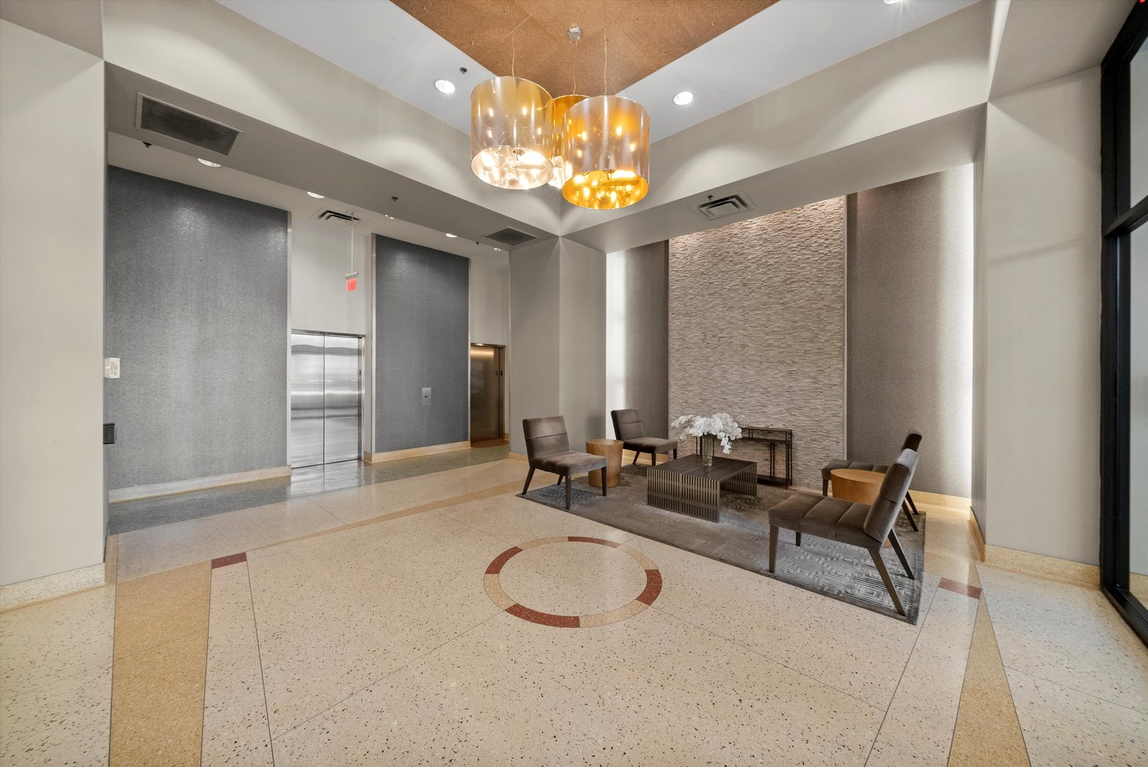 435 W Erie Street 1708