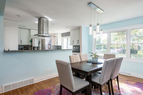 Tiny photo for 522 E Park Manor Court, Elmhurst, IL 60126 (MLS # 12493205)
