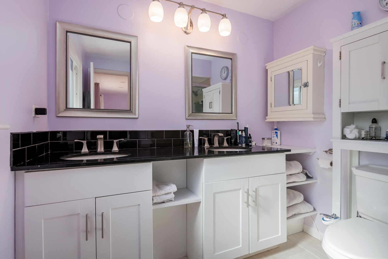 Elmhurst, Illinois 60126, United States, 3 Bedrooms Bedrooms, ,3 BathroomsBathrooms,Residential,Active,233310