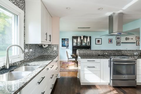 Tiny photo for 522 E Park Manor Court, Elmhurst, IL 60126 (MLS # 12493205)