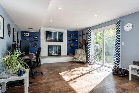 Tiny photo for 522 E Park Manor Court, Elmhurst, IL 60126 (MLS # 12493205)