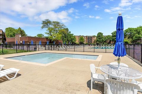 Tiny photo for 245 S Park Lane #321, Palatine, IL 60074 (MLS # 12576335)