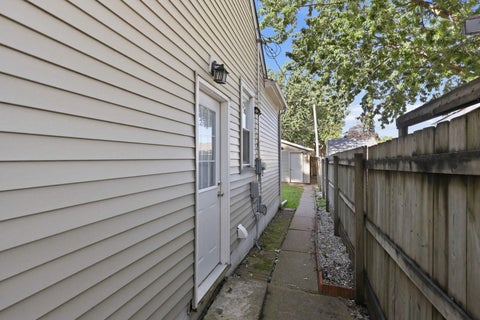 Tiny photo for 2630 Davie Street, Davenport, IA 52804 (MLS # 12787551)