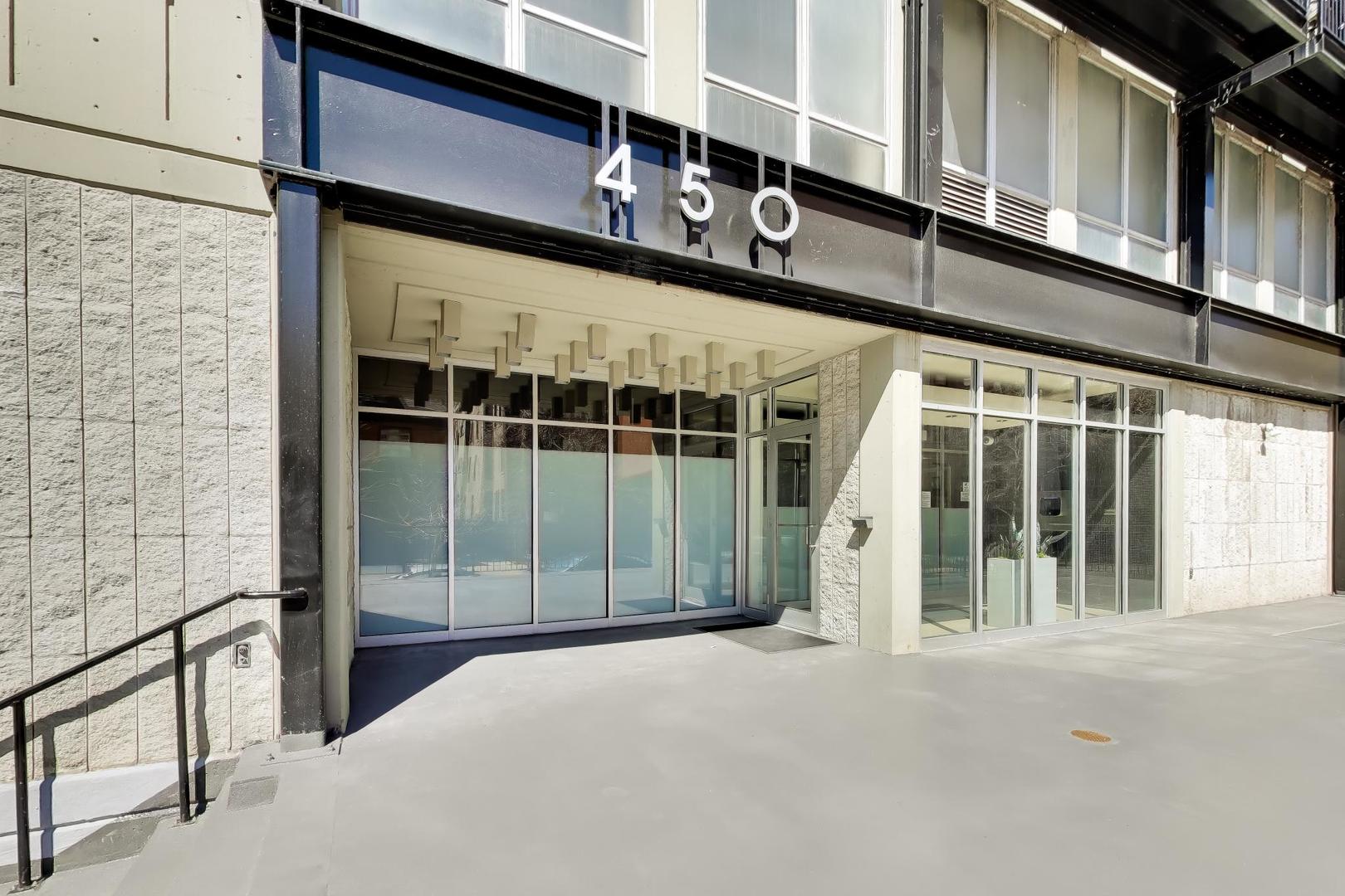 450 W Briar Place 7G