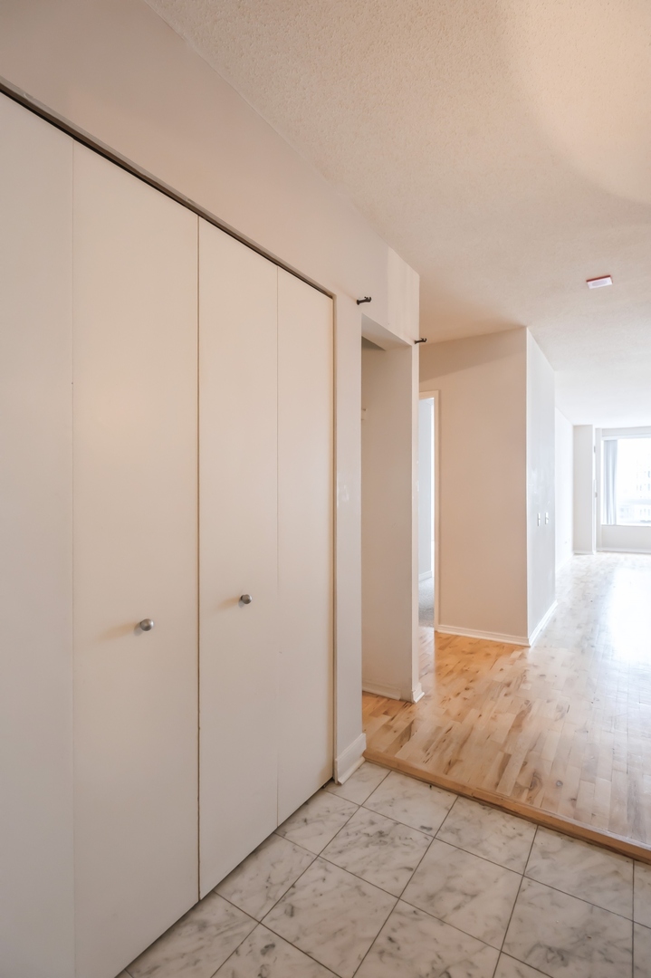 512 N MCCLURG Court 2112