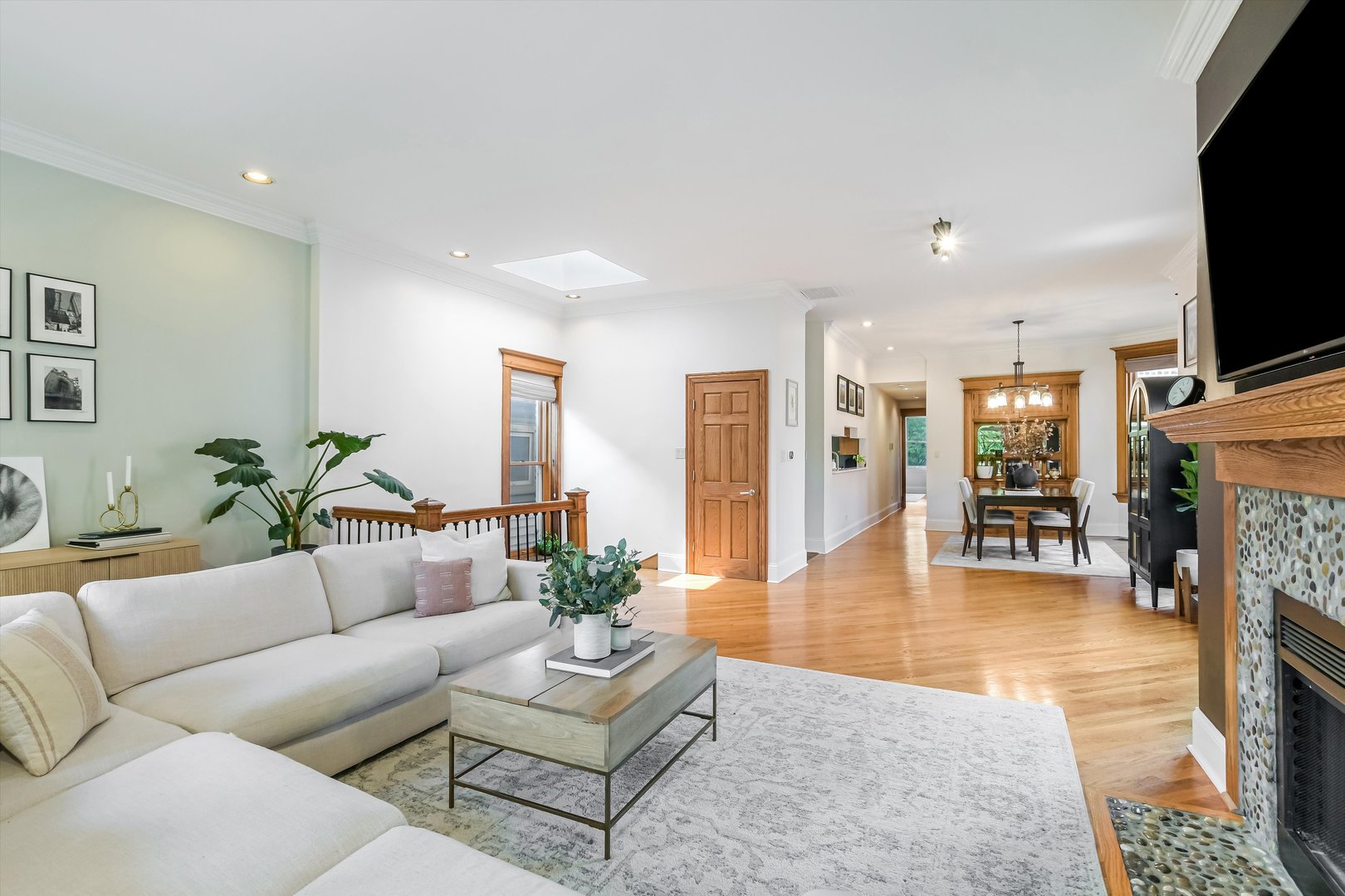 706 W Melrose Avenue 3