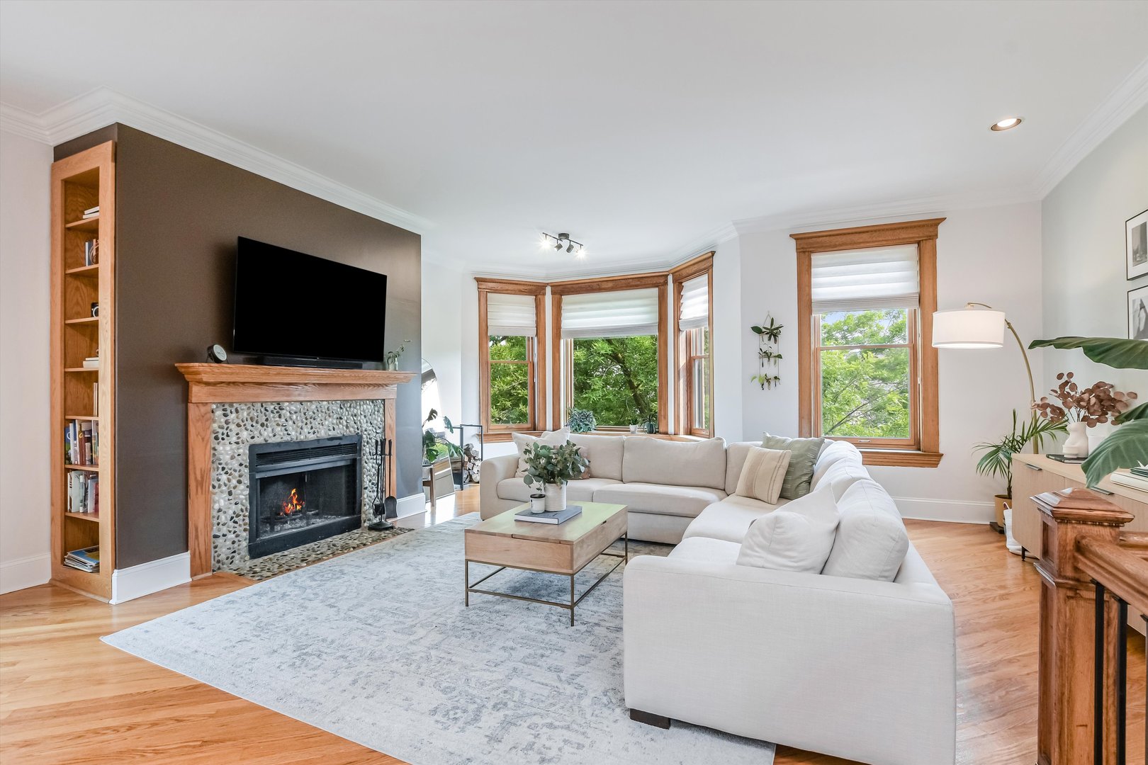 706 W Melrose Avenue 3