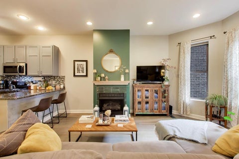Tiny photo for 4921 N Kenmore Avenue #1, Chicago, IL 60640 (MLS # 12757940)