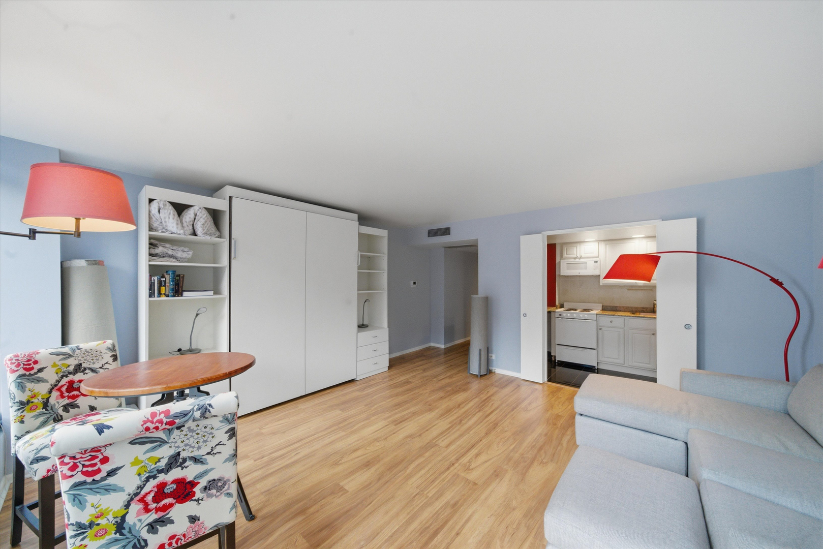 260 E Chestnut Street 2306