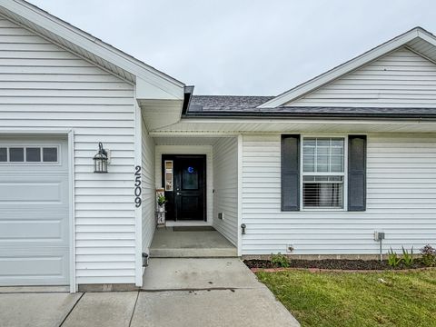 Tiny photo for 2509 N Fairfield Drive, Urbana, IL 61802 (MLS # 12609223)