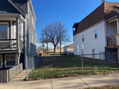 3329 N Drake Avenue Chicago IL 60618