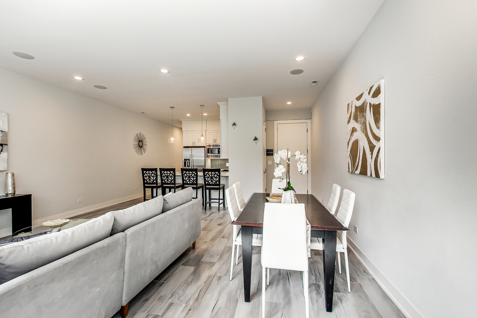 1154 W Ohio Street 101