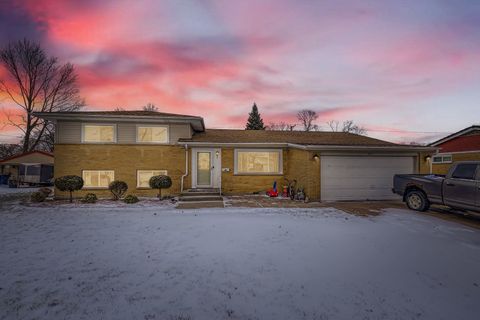 887 Ingram Place Des Plaines IL 60016