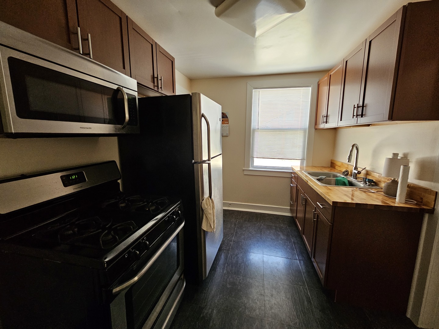 7328 N Honore Street COACHHS-1