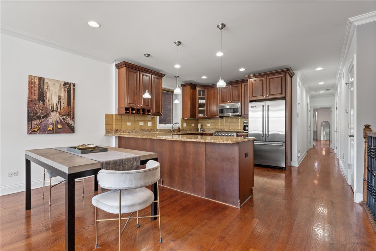 2444 W DIVERSEY Avenue 1W