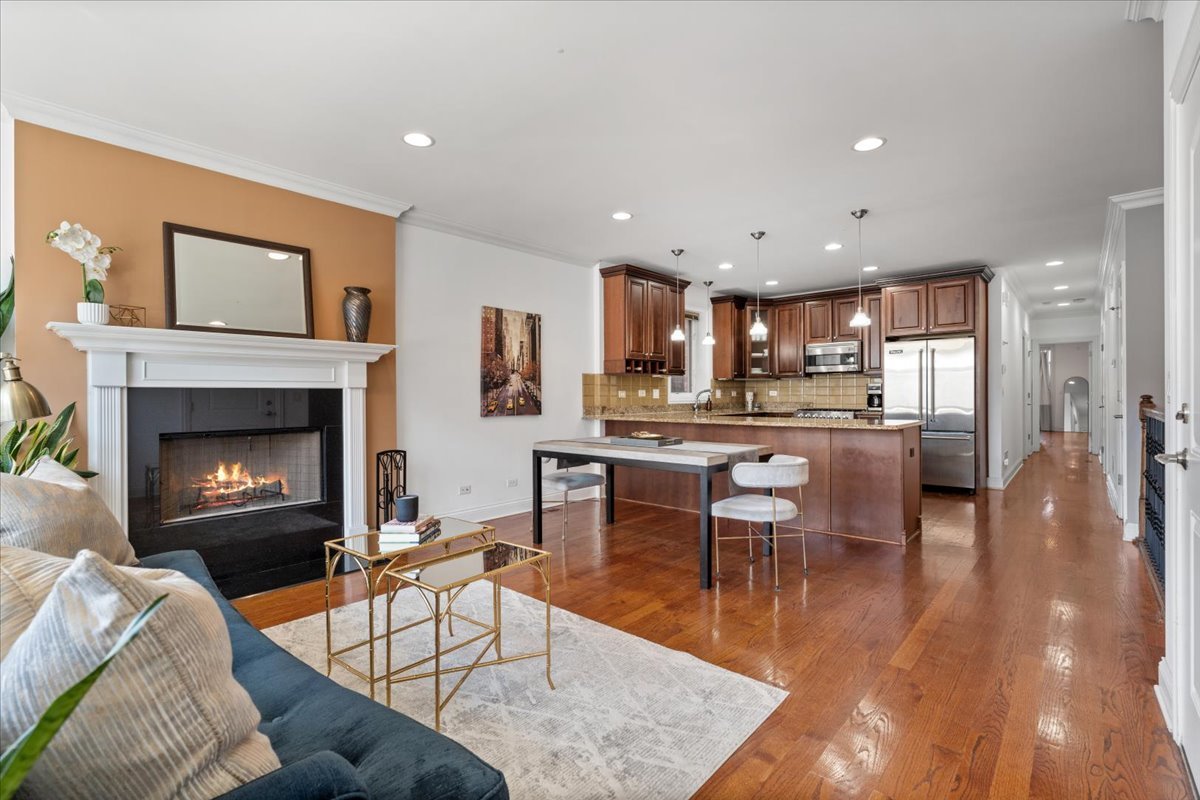 2444 W DIVERSEY Avenue 1W