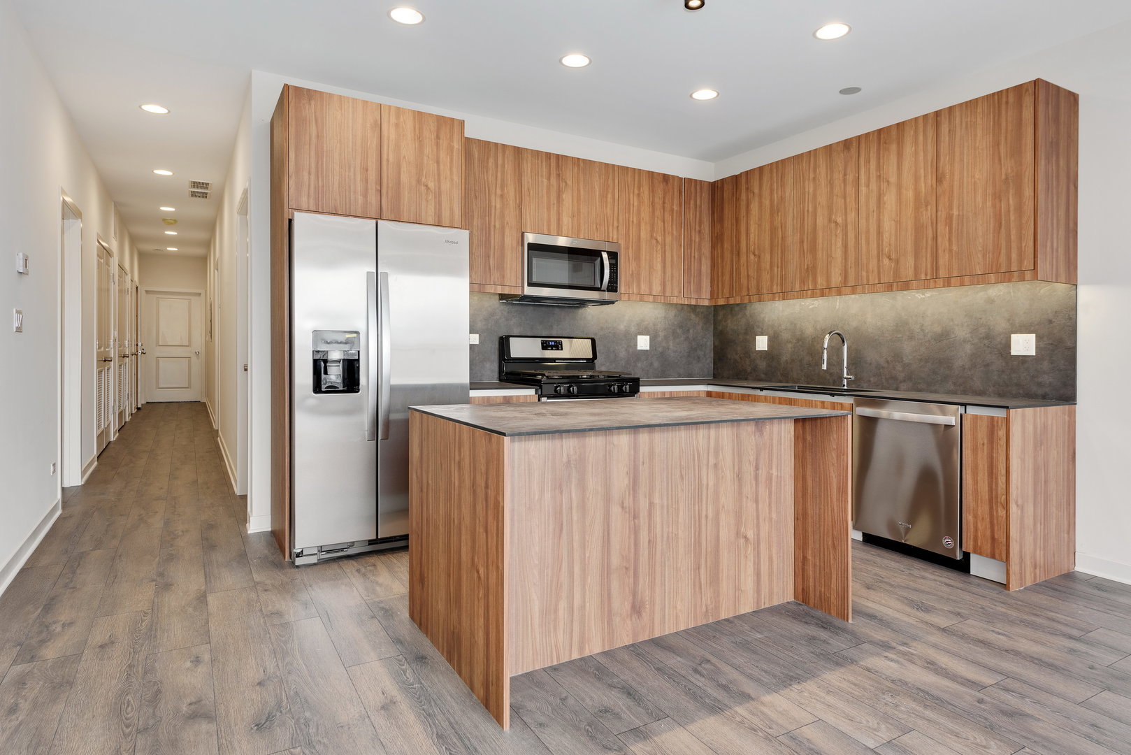 2824 W VAN BUREN Street 201