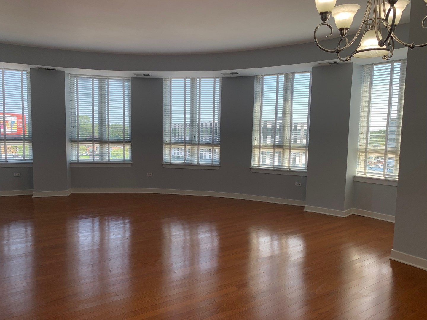 Chicago, Illinois 60646, United States, 2 Bedrooms Bedrooms, ,2 BathroomsBathrooms,Residential,Active,211263